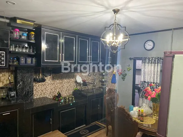 image RUMAH PINGGIR JALAN 4 LANTAI (8)