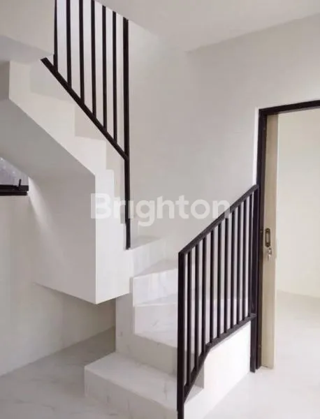 image RUMAH 2 LANTAI BANGUNAN BARU LOKASI GADINGREJO KOTA PASURUAN (3)