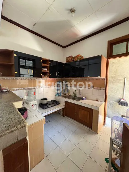 image RUMAH BESAR DAN NYAMAN 1 LANTAI LUAS TANAH 400 M2 AREA DEKAT LIVING WORLD GATOT SUBROTO TIMUR DENPASAR (3)