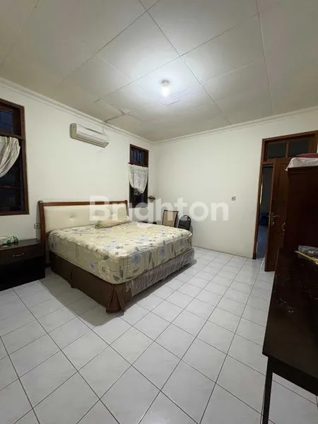 image RUMAH BESAR DAN NYAMAN 1 LANTAI LUAS TANAH 400 M2 AREA DEKAT LIVING WORLD GATOT SUBROTO TIMUR DENPASAR (4)