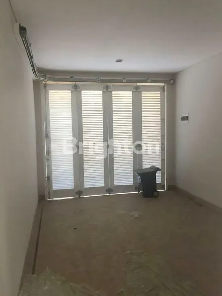 image RUMAH HYLAND GREENWICH BSD CITY (4)