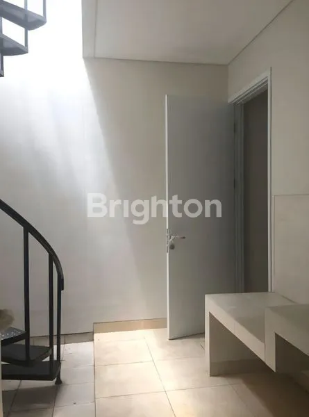 image RUMAH HYLAND GREENWICH BSD CITY (5)