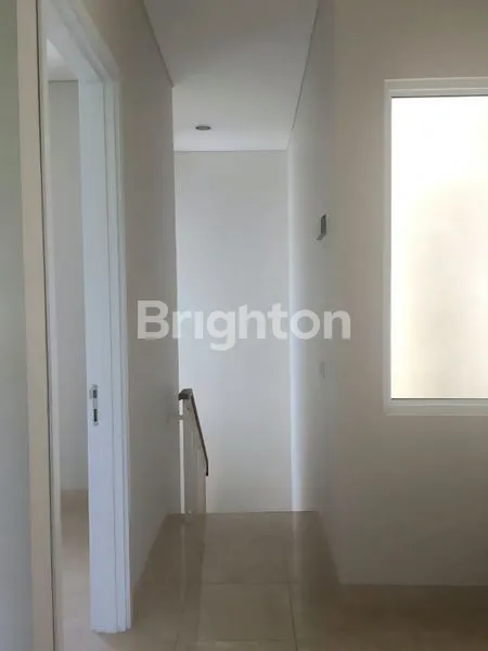 image RUMAH HYLAND GREENWICH BSD CITY (8)