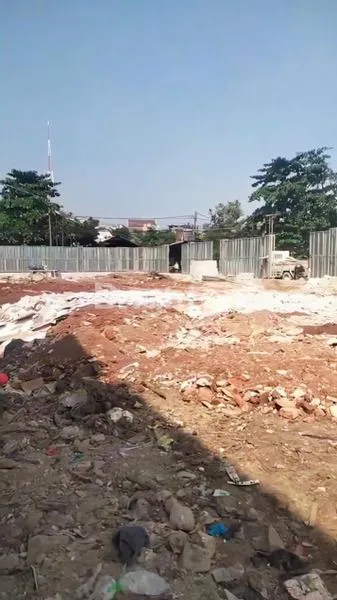 image TANAH MERUYA SELATAN JAKARTA BARAT LUAS 850 M2 PINGGIR JALAN RAYA UTAMA BISA DILEWATI KONTAINER COCOK BUAT USAHA SEWA MINIMAL 2 TAHUN (1)