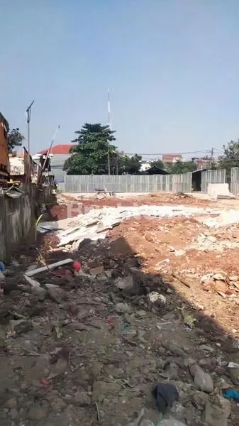 image TANAH MERUYA SELATAN JAKARTA BARAT LUAS 850 M2 PINGGIR JALAN RAYA UTAMA BISA DILEWATI KONTAINER COCOK BUAT USAHA SEWA MINIMAL 2 TAHUN (2)