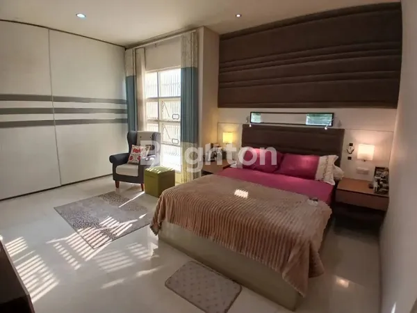 image RUMAH KLAMPIS SEMOLO SIAP HUNI STRATEGIS DEKAT MERR (4)