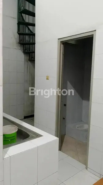 image DIJUAL BANGUNAN GUBENG KERTAJAYA SIAP PAKAI COCOK SHOWROOM DEKAT RAYA KERTAJAYA (8)