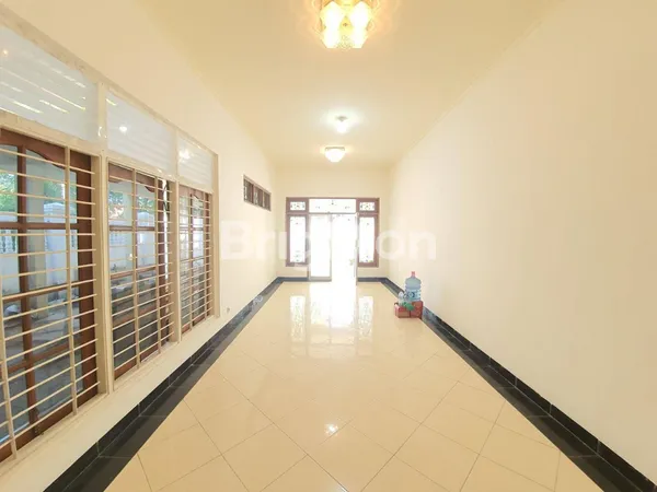 image RUMAH RAYA NGAGEL SURABAYA DEKAT RS BEDAH SEKOLAH ST CLARA & GEREJA SMTB (2)