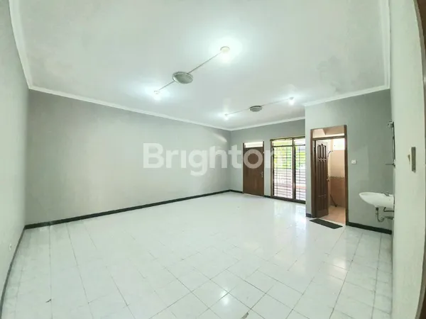 image RUMAH RAYA NGAGEL SURABAYA DEKAT RS BEDAH SEKOLAH ST CLARA & GEREJA SMTB (3)