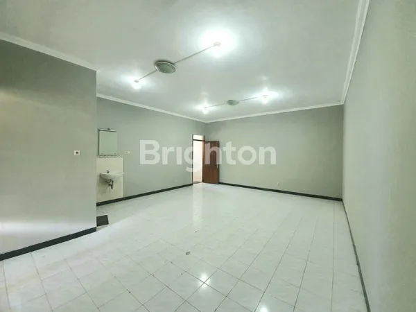 image RUMAH RAYA NGAGEL SURABAYA DEKAT RS BEDAH SEKOLAH ST CLARA & GEREJA SMTB (5)