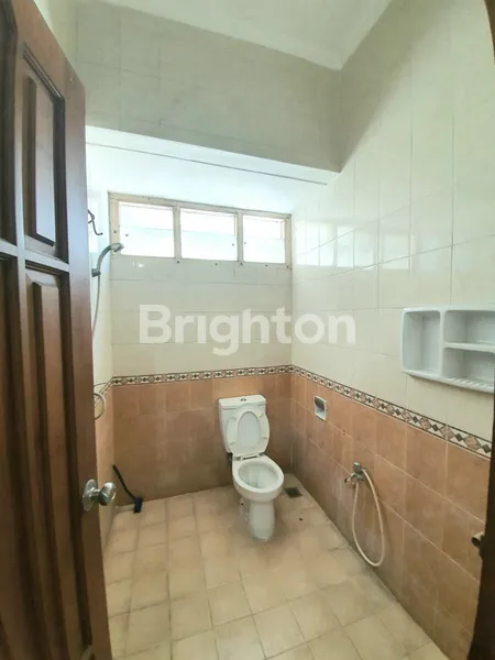 image RUMAH RAYA NGAGEL SURABAYA DEKAT RS BEDAH SEKOLAH ST CLARA & GEREJA SMTB (6)