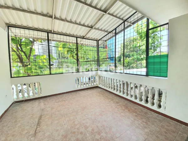 image RUMAH RAYA NGAGEL SURABAYA DEKAT RS BEDAH SEKOLAH ST CLARA & GEREJA SMTB (8)