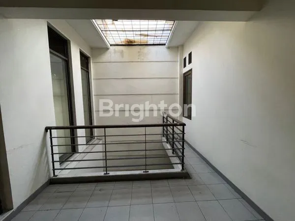 image RUMAH JL PORONG RAYA DARMO SELANGKAH DARI KEBUN BINATANG (5)