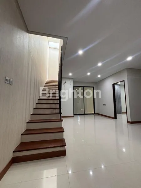 image RUMAH BARU DISEWAKAN DI AREA RENON SEMI FURNISHED DEKAT DENGAN SEKOLAH INTERNASIONAL, KOMERSIAL, DAN PUSAT PEMERINTAHAN  (4)