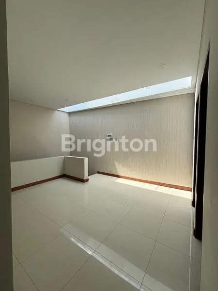 image RUMAH BARU DISEWAKAN DI AREA RENON SEMI FURNISHED DEKAT DENGAN SEKOLAH INTERNASIONAL, KOMERSIAL, DAN PUSAT PEMERINTAHAN  (5)