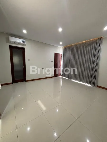 image RUMAH BARU DISEWAKAN DI AREA RENON SEMI FURNISHED DEKAT DENGAN SEKOLAH INTERNASIONAL, KOMERSIAL, DAN PUSAT PEMERINTAHAN  (6)