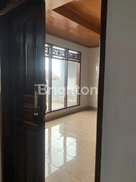 image SEWA RUMAH 3 LANTAI, AREA LUAS UNTUK USAHA (4)