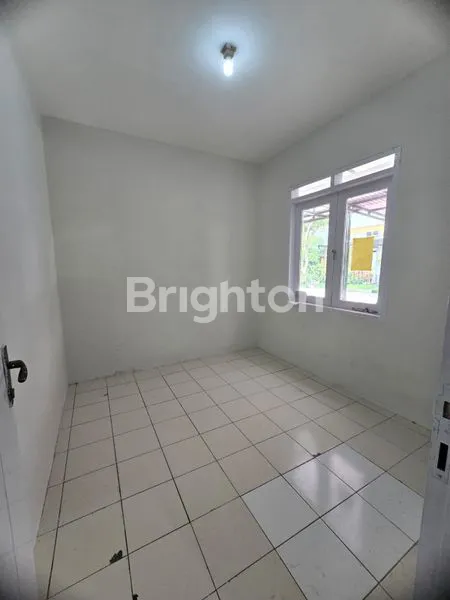 image RUMAH DIJUAL DI KOTA BARU PARAHYANGAN, TATAR BANYAK SUMBA – SIAP HUNI, AIR ARTESIS, HARGA 1,175M (2)