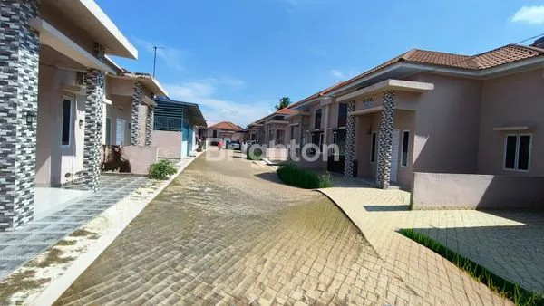 image RUMAH DI DEKAT PUSAT KERAMAIAN DAERAH RIAU UJUNG (8)