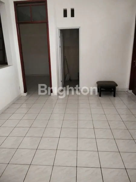 image RUMAH TERAWAT  DI JALAN STRATEGIS DEKAT FASILITAS UMUM (4)