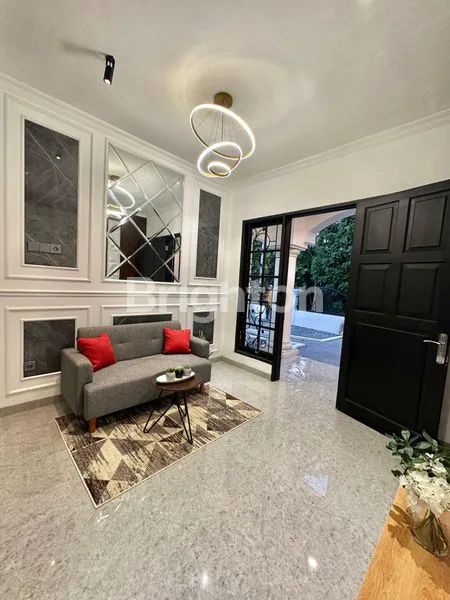 image RUMAH MEWAH 7KT 240M² DI KAWASAN PRESTISIUS DELTAMAS BEKASI\N (7)