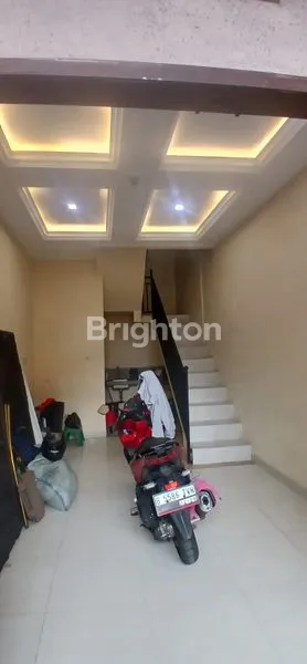 image RUMAH CANTIK9 3 LANTAI DI CONDET, SHM (2)