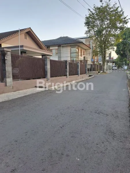 image RUMAH MEWAH DI JL. TUBAGUS ISMAIL  DAGO - PILIHAN TERBAIK UNTUK KELUARGA (2)