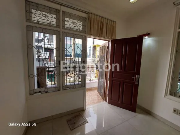 image RUMAH HUK DEPAN TAMAN SIAP HUNI (6)