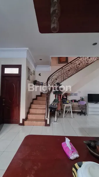 image RUMAH HOOK DUKUH KUPANG SURABAYA (4)