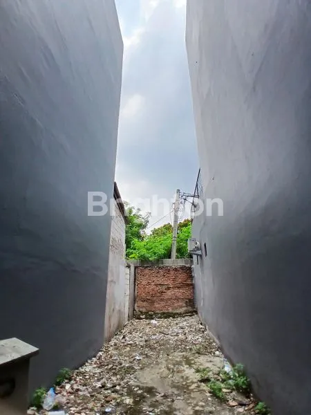 image RUKO 3 LANTAI LOKASI RAMAI DEKAT MALL SMS, SEKOLAH TARAKANITA & SEKOLAH STELLA MARIS (3)