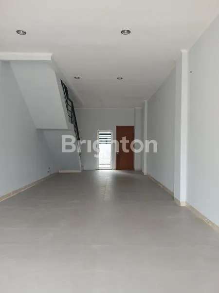 image RUKO 3 LANTAI LOKASI RAMAI DEKAT MALL SMS, SEKOLAH TARAKANITA & SEKOLAH STELLA MARIS (2)