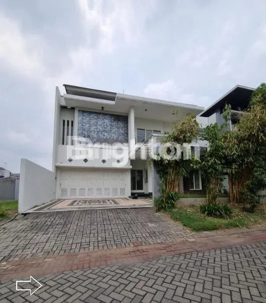 image RUMAH ROW JALAN UTAMA DI CLUSTER ROYAL PARK CITRALAND, SURABAYA BARAT (3)