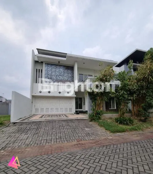 image RUMAH ROW JALAN UTAMA DI CLUSTER ROYAL PARK CITRALAND, SURABAYA BARAT (5)