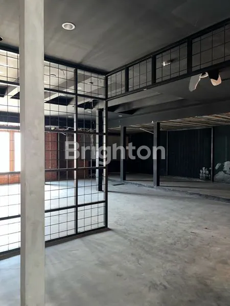 image KANTOR STRATEGIS BEKAS SHOWROOM DI DIPONEGORO (3)
