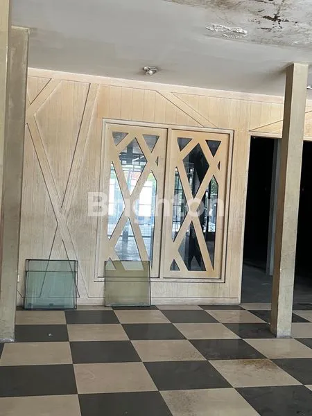 image KANTOR STRATEGIS BEKAS SHOWROOM DI DIPONEGORO (5)
