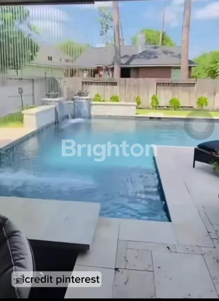 image RUMAH 2 LANTAI DENGAN DESAIN AMERICAN CLASIC FREE KOLAM RENANG DI SEMARANG ATAS, LOKASI PREMIUM (7)