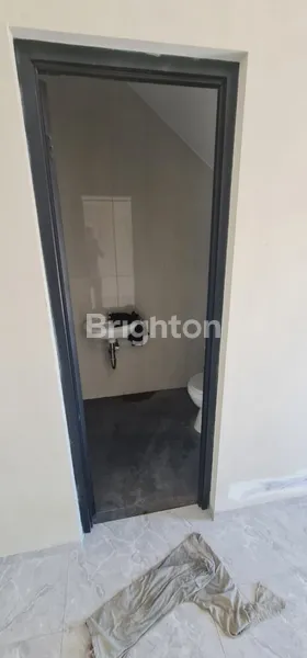 image RUMAH BARU 2 LANTAI HARGA DI BAWAH 1 MILIAR COCOK UNTUK PASANGAN MUDA TAMBAK MEDOKAN AYU (5)