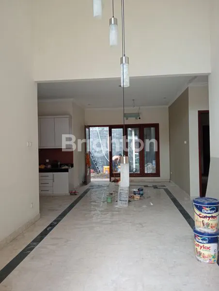 image DIJUAL RUMAH 1 LANTAI CANTIK TERAWAT CITRALAND SURABAYA (2)