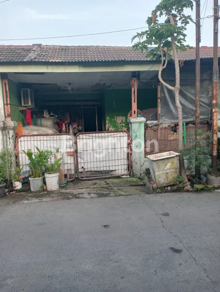 RUMAH COCOK UNTUK RENOVASI ATAU INVESTASI JANGKA PANJANG, BEKASI, SHM