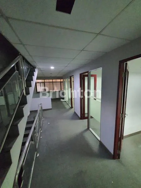 image RUKO 4 LANTAI STRATEGIS SIAP PAKAI DI TENGAH KOTA SOLO (2)