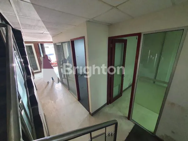 image RUKO 4 LANTAI STRATEGIS SIAP PAKAI DI TENGAH KOTA SOLO (4)