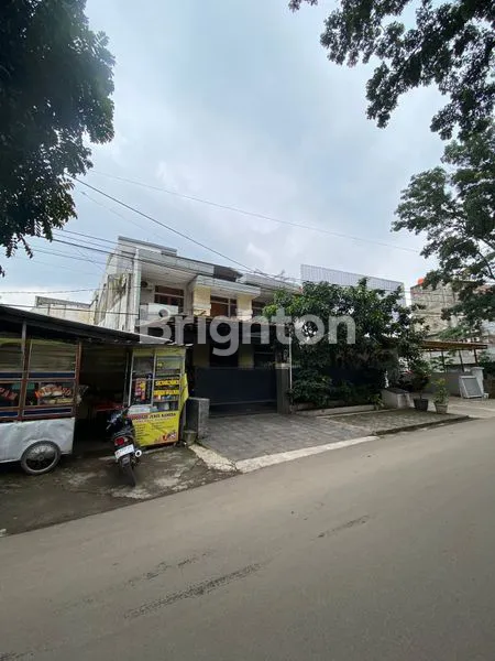 image RUMAH LUX 3 LANTAI DI JL. KANCRA, BURANGRANG (8)
