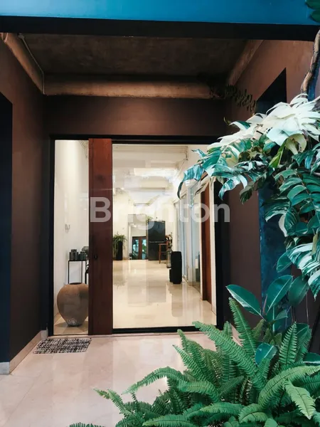 image ESCAPE TO THIS BEAUTIFUL FULLY FURNISHED GREEN HOME WITH POOL - BAMBU APUS (2)