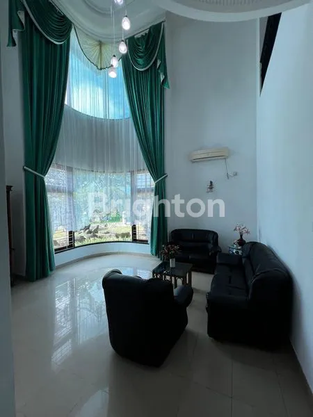 image RUMAH MEWAH 2 LANTAI.DI SEWAKAN (7)