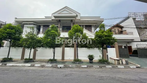 DIJUAL RUMAH MEWAH SIAP HUNI COCOK KANTOR EKSKLUSIF / HUNIAN KELUARGA BESAR