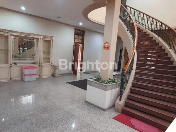 image DIJUAL RUMAH MEWAH SIAP HUNI COCOK KANTOR EKSKLUSIF / HUNIAN KELUARGA BESAR (4)