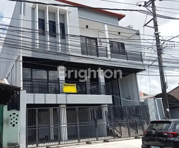 image DISEWAKAN RUMAH MEWAH MODERN 2 LANTAI DI PADANGSAMBIAN KLOD (1)