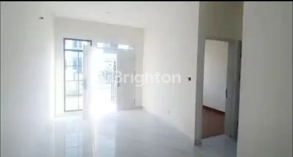 image HUNIAN MODERN 3 LANTAI DI CLUSTER VIRIDIA (3)