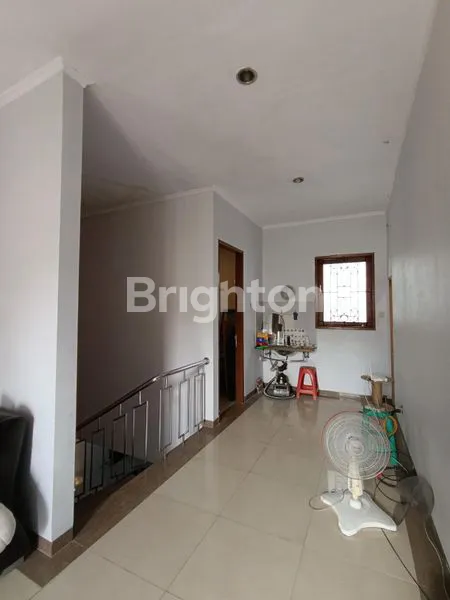 image RUMAH MODERN MINIMALIS 2,5 LANTAI SIAP HUNI & BEBAS BANJIR DI TOMANG JAKARTA BARAT (5)