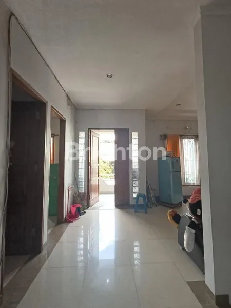 image RUMAH MODERN MINIMALIS 2,5 LANTAI SIAP HUNI & BEBAS BANJIR DI TOMANG JAKARTA BARAT (3)